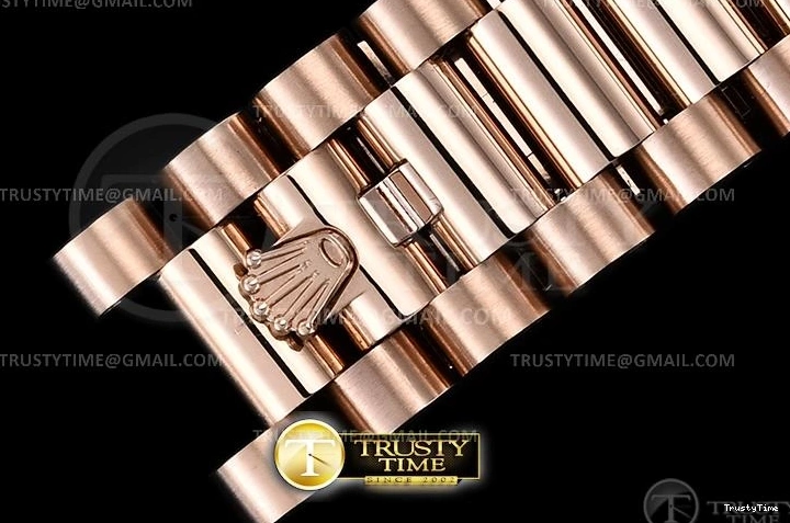 1030 RDD0219E – DayDate 36mm RelaxedFit 695